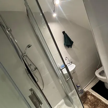 Maison De Mitoyenne 4 *